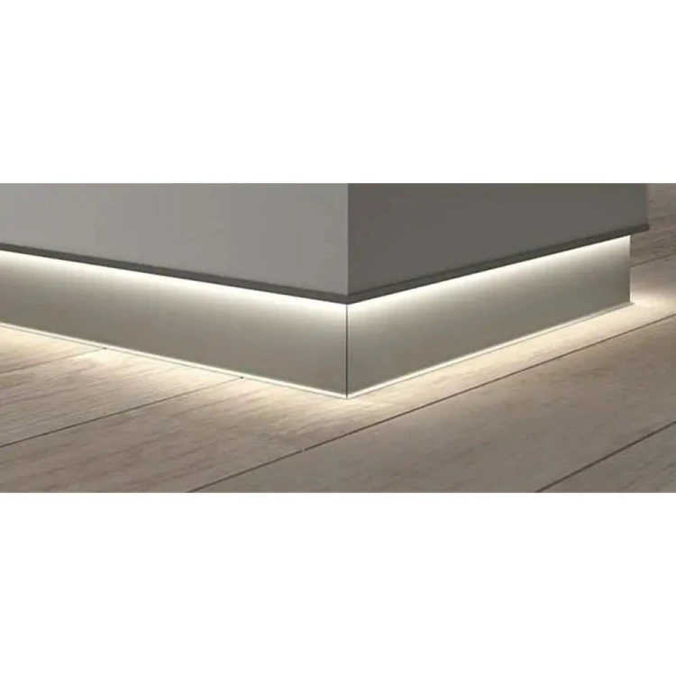 Ukryta aluminiowa listwa przypodłogowa z oświetleniem LED o wysokości 60 mm czarny